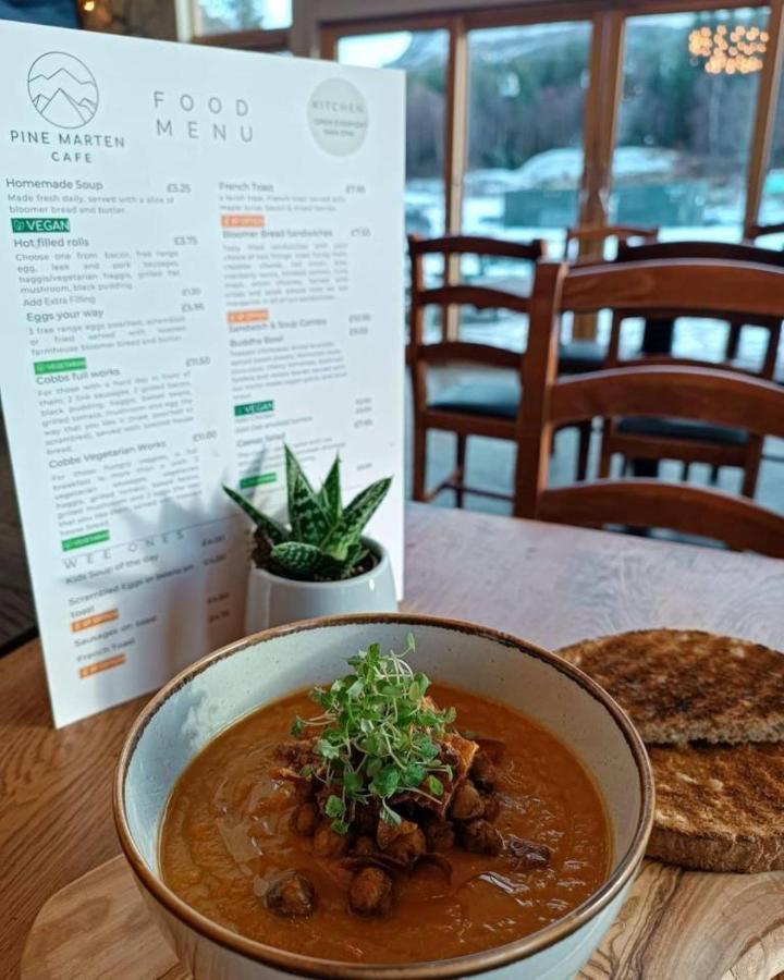 The Base Camp Hotel, Nevis Range Форт Уилям Екстериор снимка
