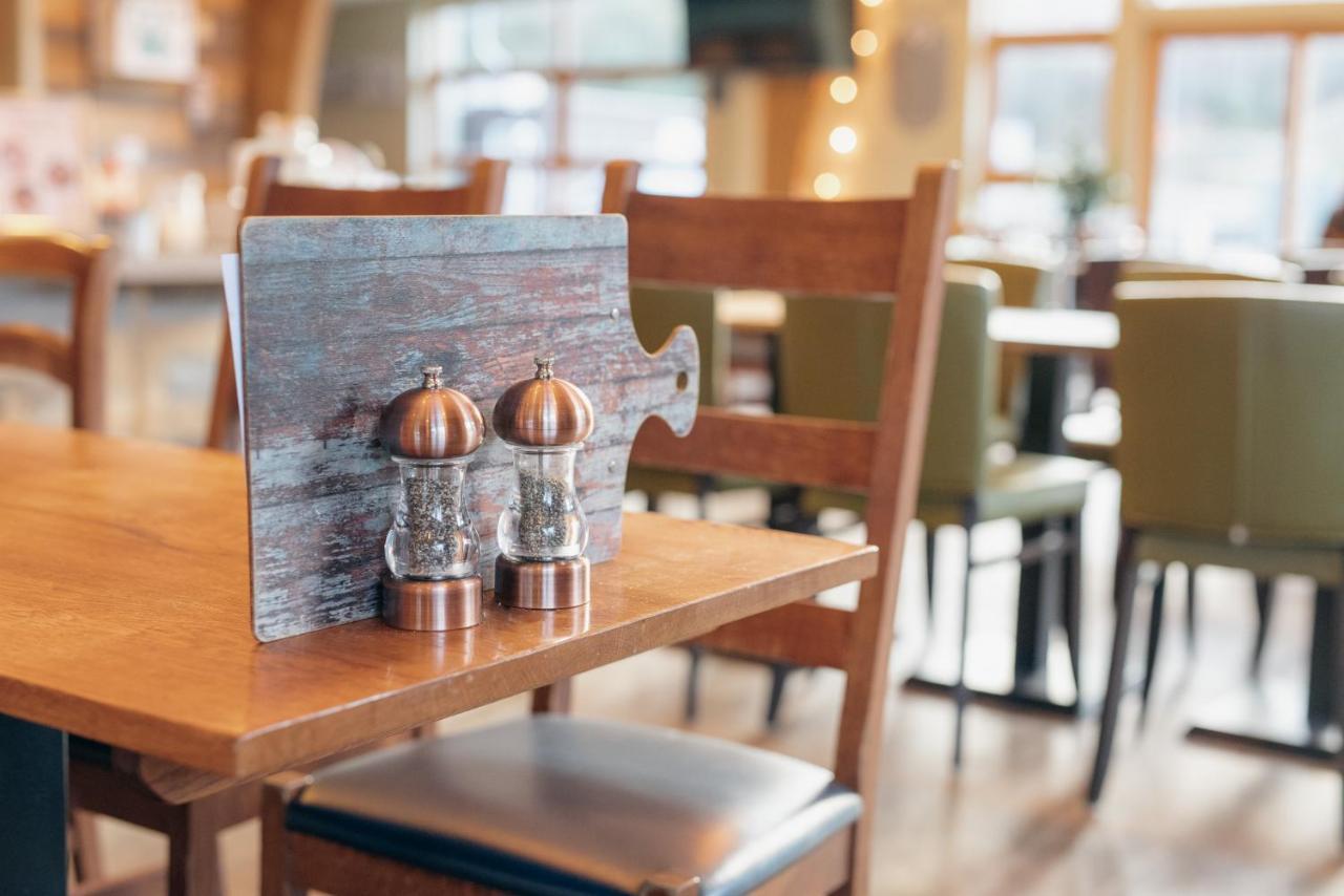The Base Camp Hotel, Nevis Range Форт Уилям Екстериор снимка